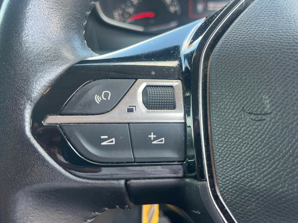 Peugeot 208 Active Black #10