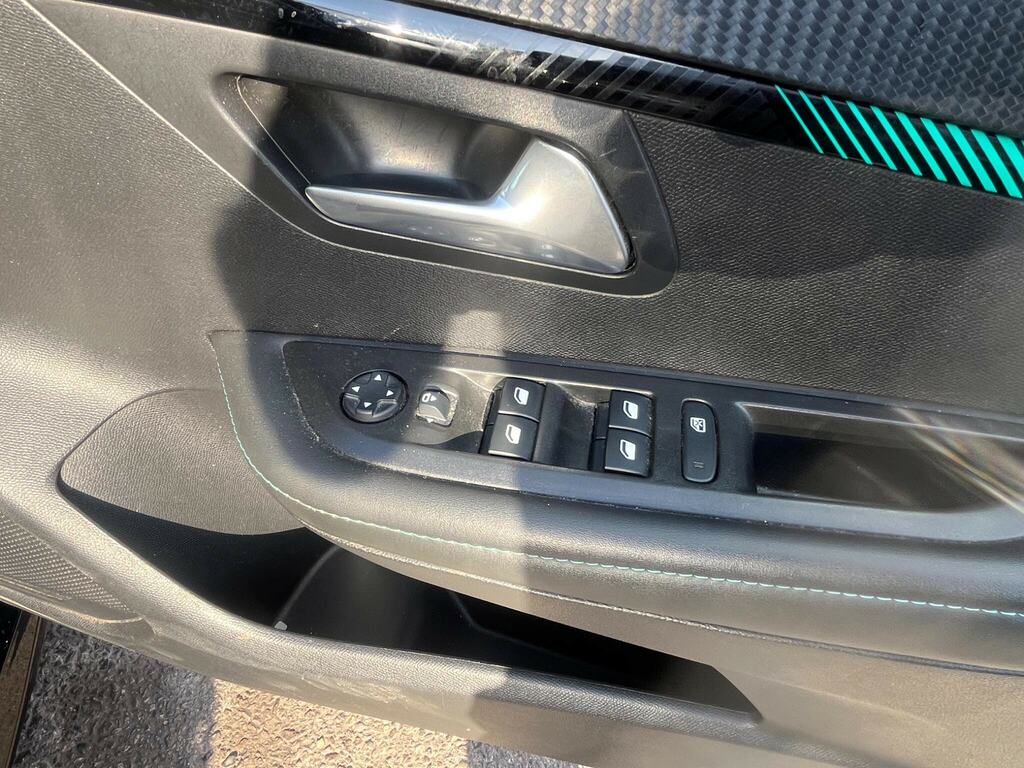 Peugeot 208 Active Black #12
