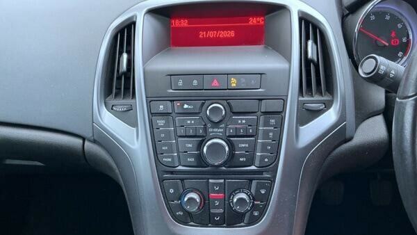 Vauxhall Astra GTC Gtc 2.0L Vxr 276 Bhp White #9