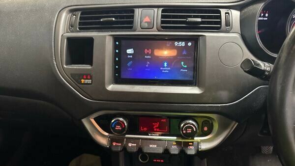 Kia RIO 1.4-graphite-hatchback-5dr-petrol-manual-139-gkm Silver #10