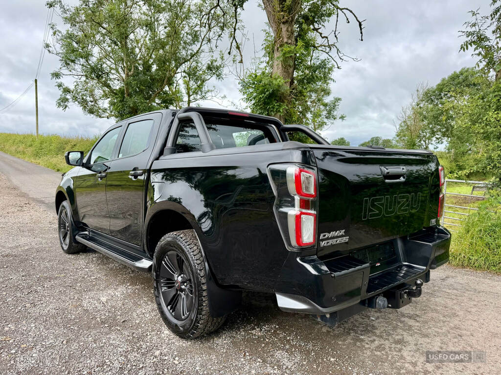Isuzu D-Max 1.9 V-cross Double Cab 4X4 Black #2