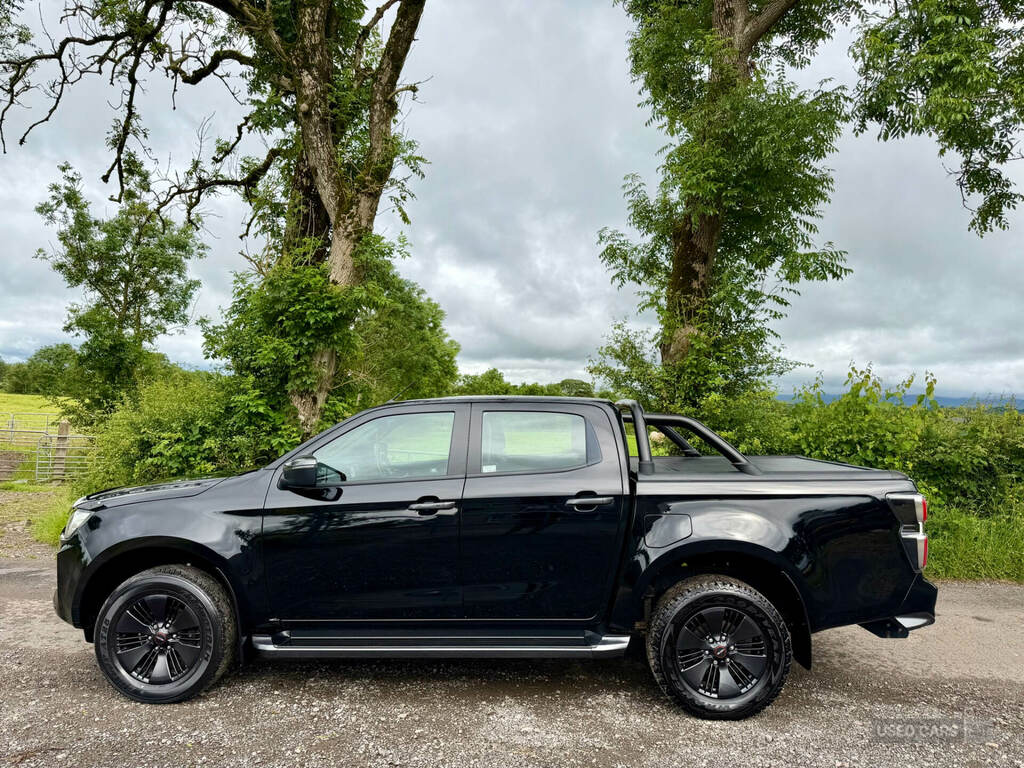 Isuzu D-Max 1.9 V-cross Double Cab 4X4 Black #6