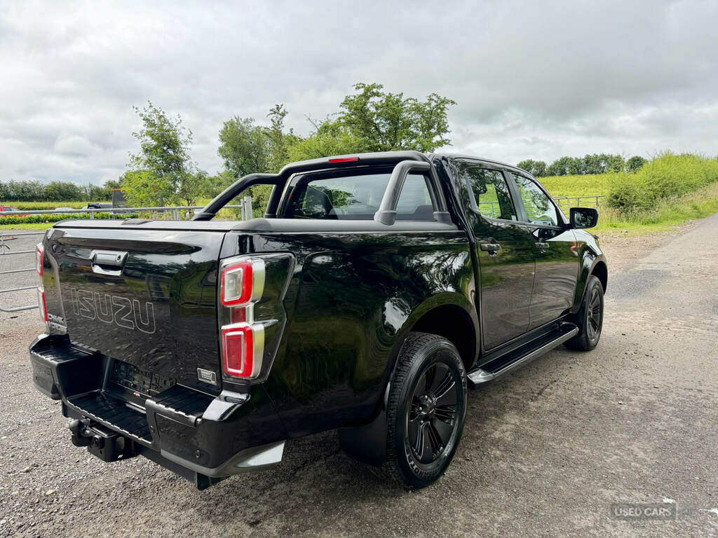 Isuzu D-Max 1.9 V-cross Double Cab 4X4 Black #3