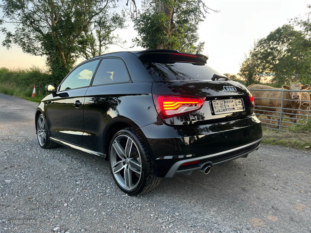 Audi A1 1.6 Tdi S Line Black #2