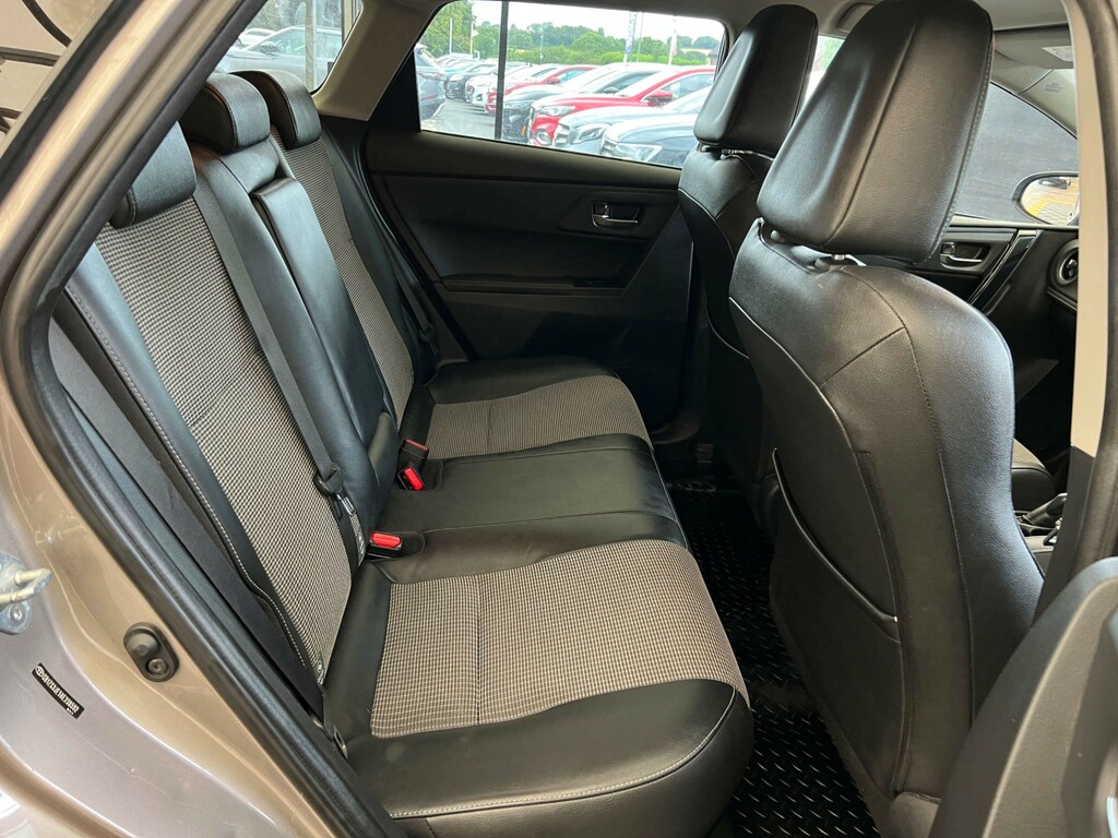 Toyota Auris 1.6 D-4d Business Edition 110 Bhp White #16
