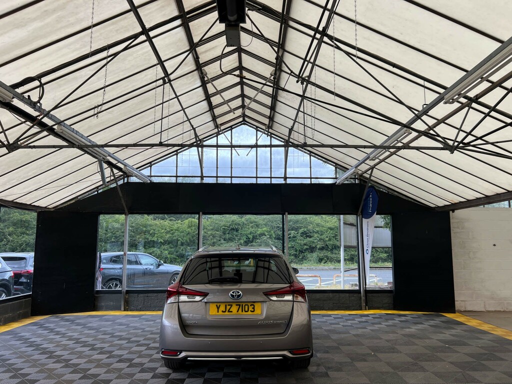 Toyota Auris Estate Brown #5