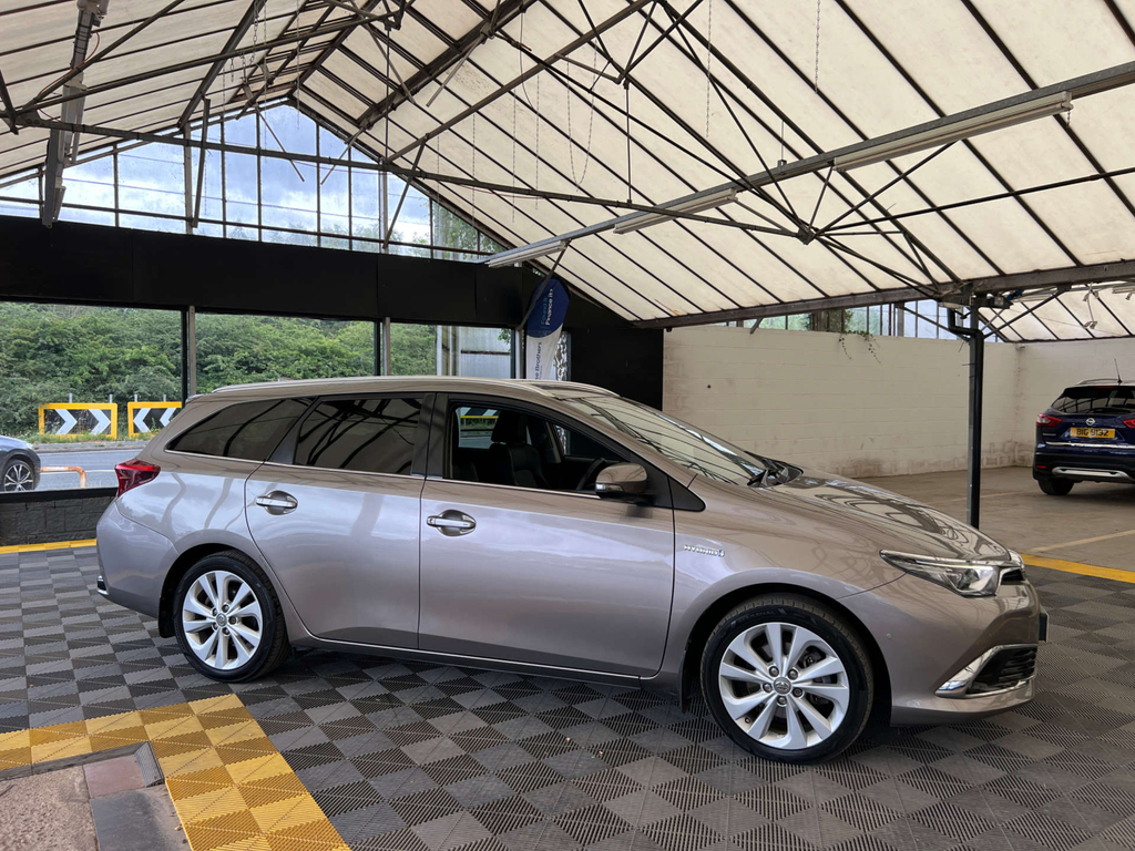 Toyota Auris Estate Brown