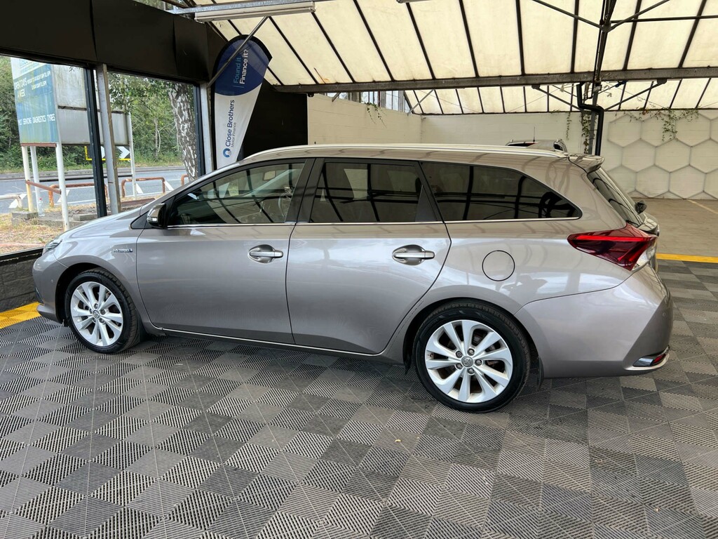 Toyota Auris Estate Brown #4