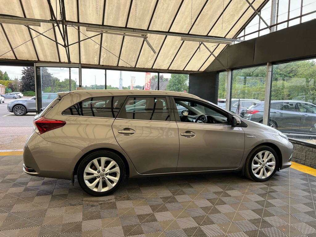Toyota Auris Estate Brown #6