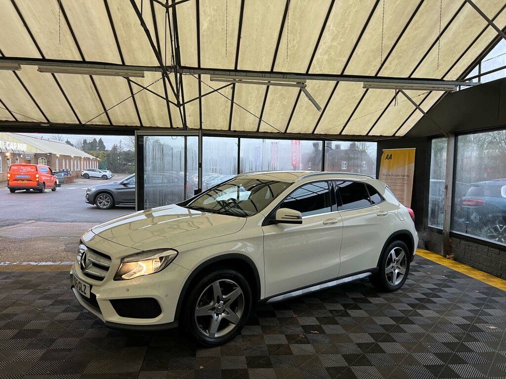 Mercedes-Benz GLA Class Suv White #3