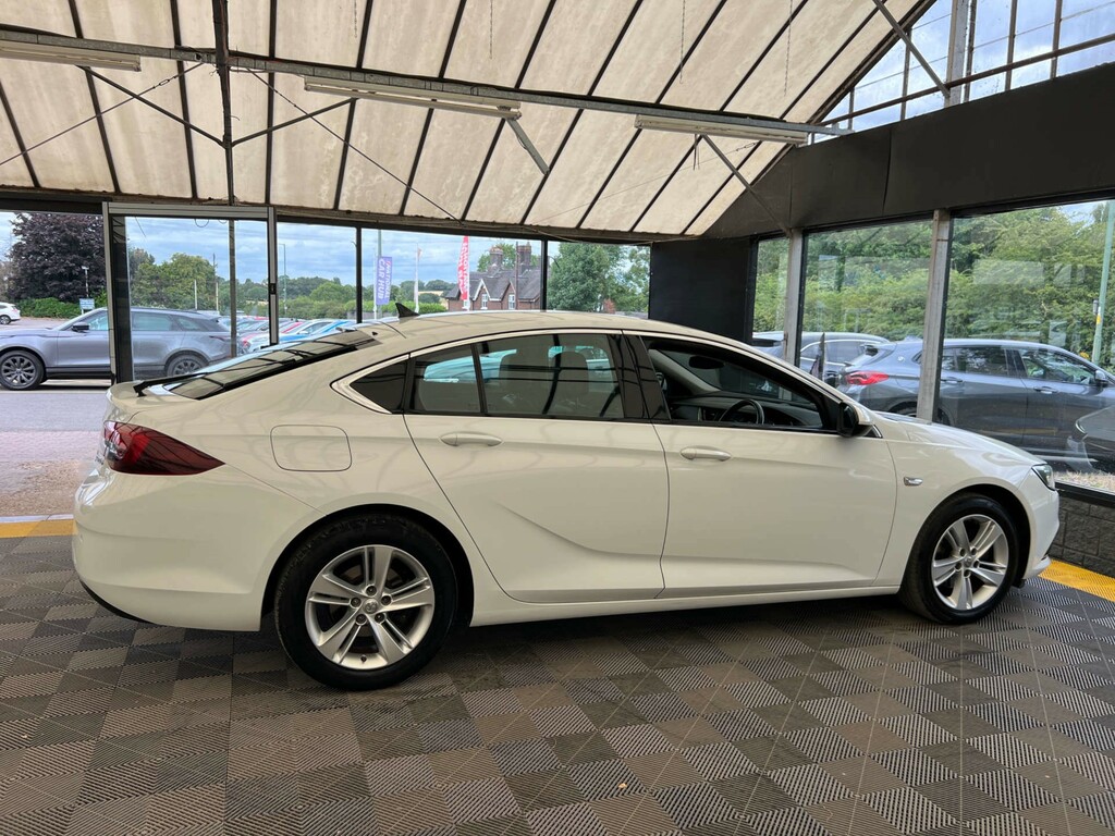 Vauxhall Insignia Hatchback White #5