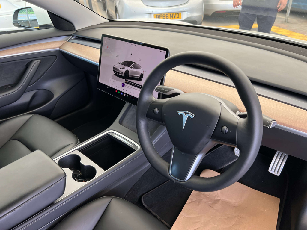 Tesla Model 3 Saloon MA23JZP White #6