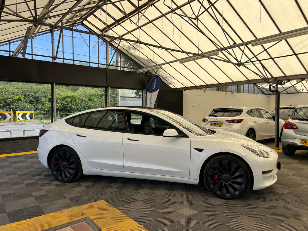 Tesla Model 3 Saloon White