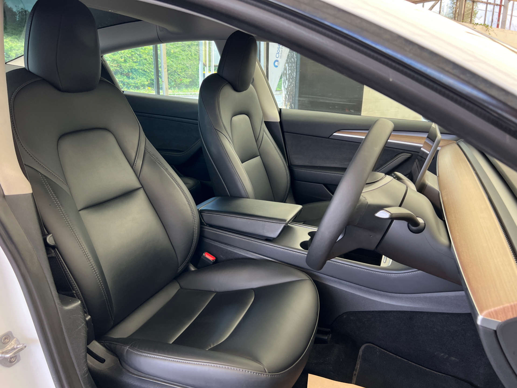 Tesla Model 3 Saloon MA23JZP White #5