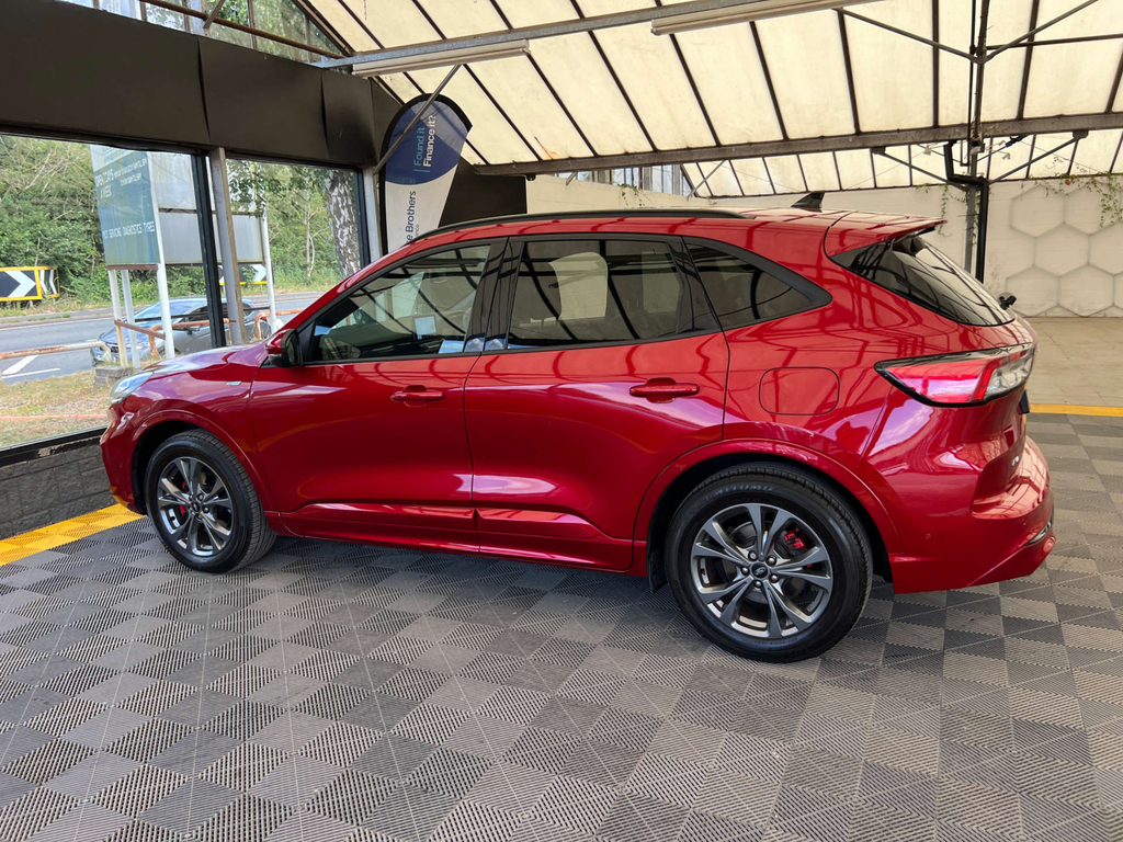 Ford Kuga Suv EO70URW Red #4