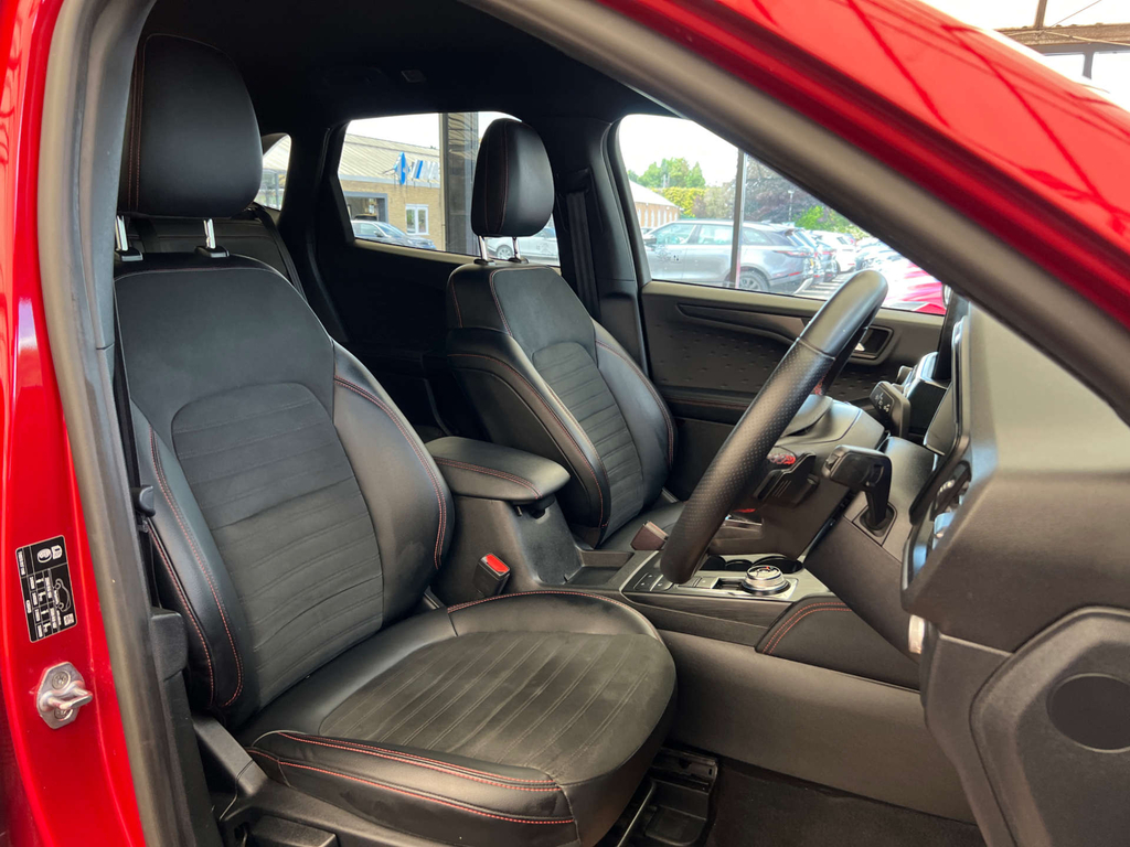 Ford Kuga Suv EO70URW Red #5