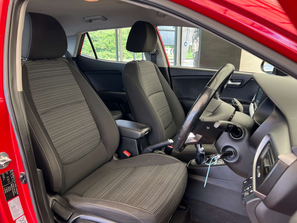 Kia Stonic Suv Red #6