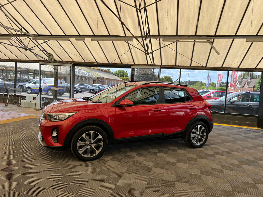 Kia Stonic Suv Red #3