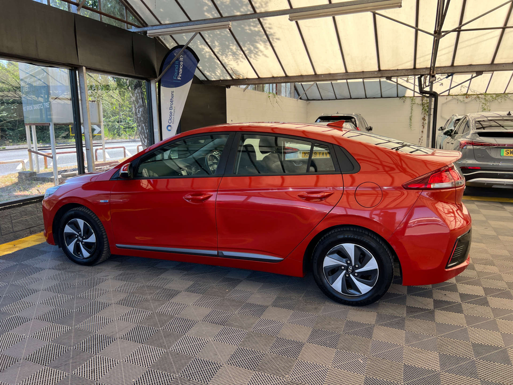 Hyundai Ioniq Hatchback Orange #4