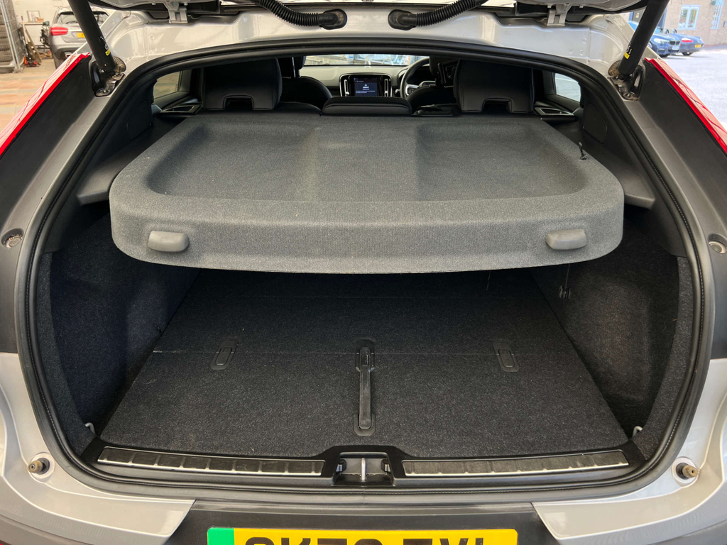 Volvo C40 Plus Black #17