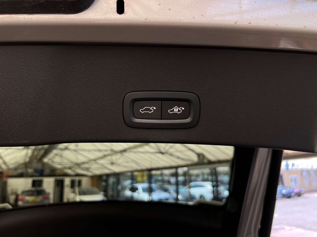 Volvo C40 Plus Black #16
