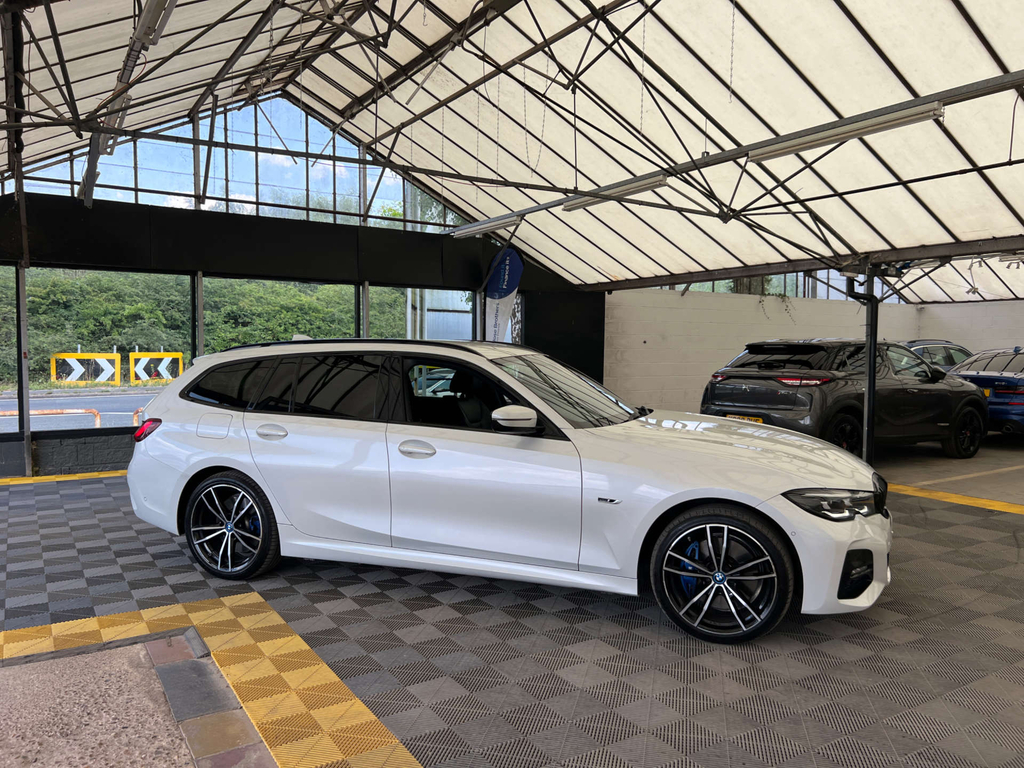 BMW 3 Series Estate White