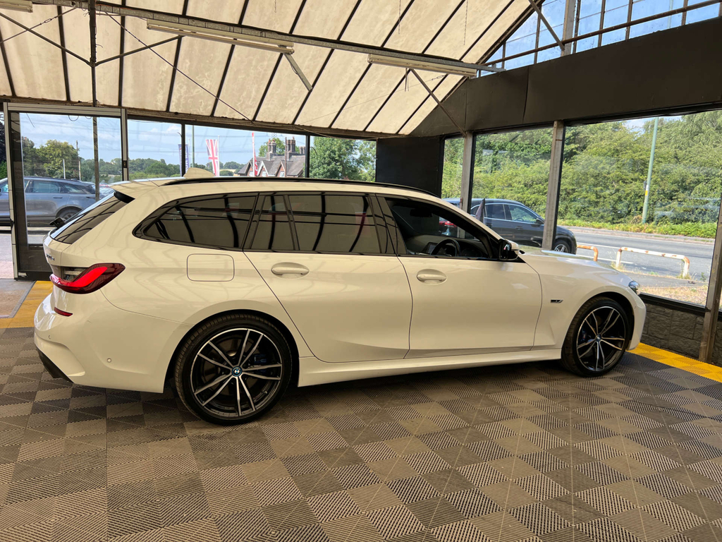 BMW 3 Series Estate GU22YKW White #6