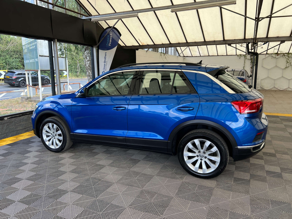 Volkswagen T-Roc Suv Blue #4
