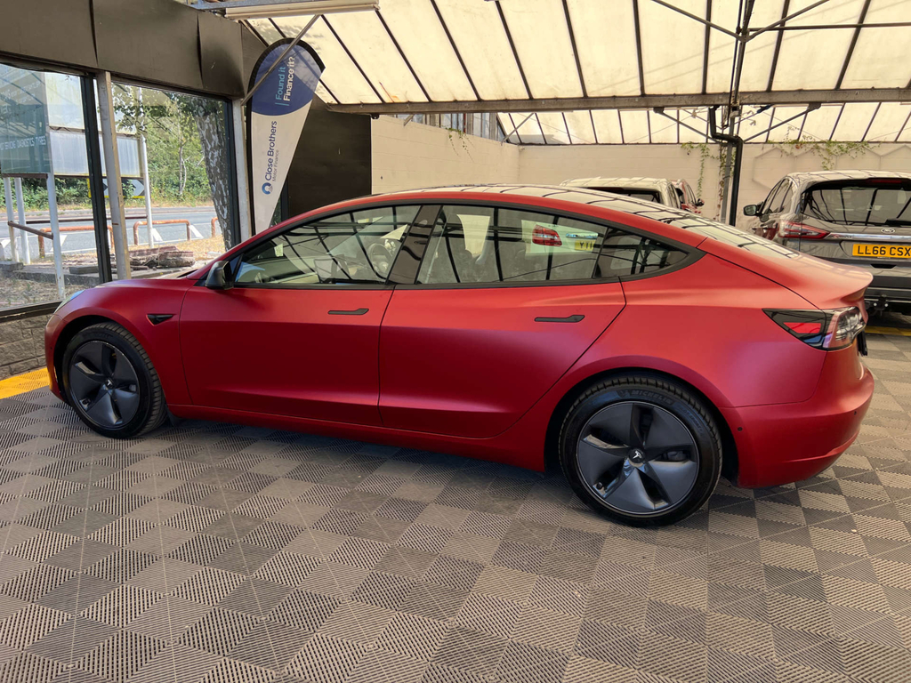 Tesla Model 3 Saloon Red #4