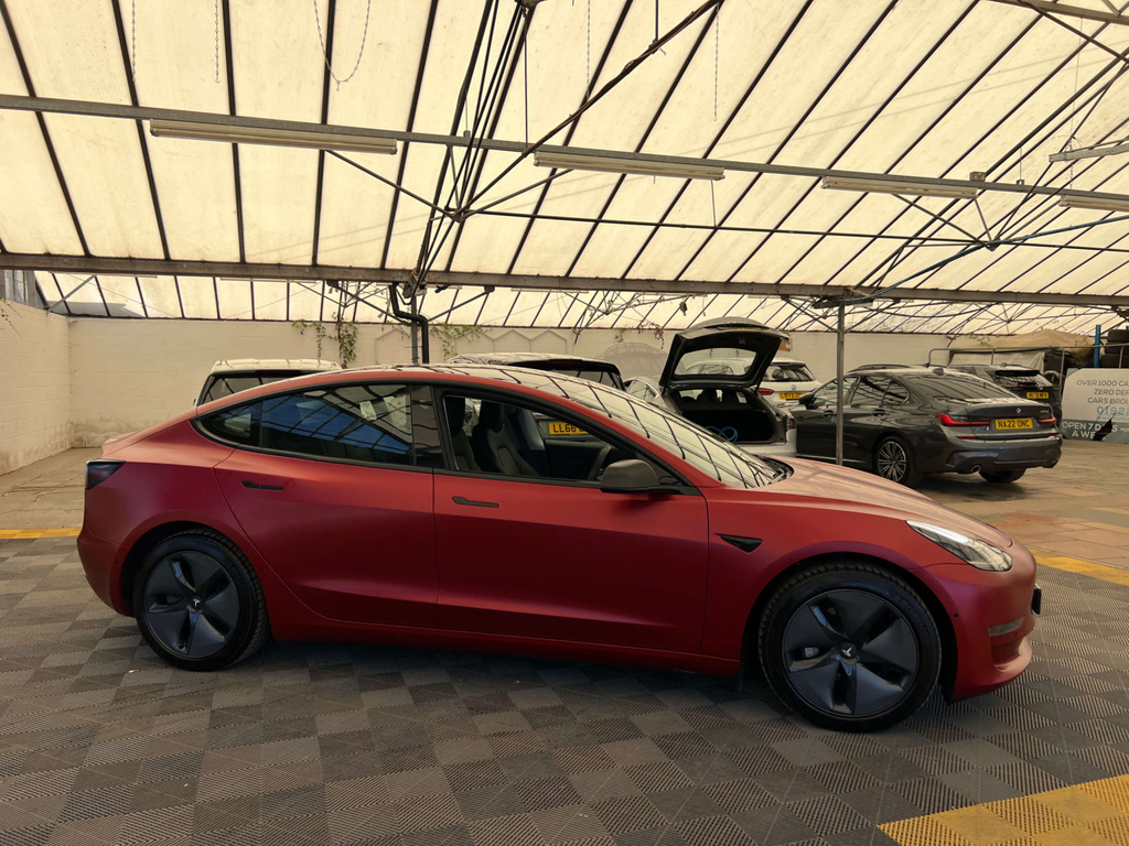 Tesla Model 3 Saloon Red
