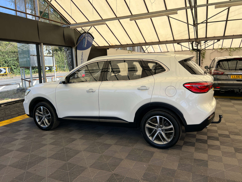 MG HS Suv LD72ZGL White #4