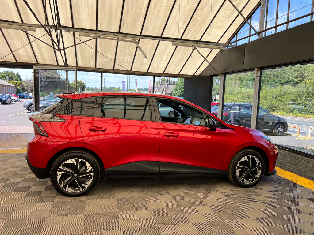 MG MG4 Hatchback Red #5