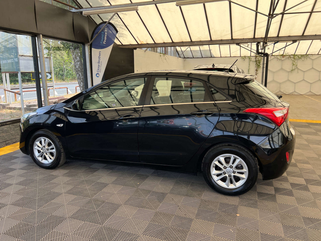Hyundai I30 Hatchback Black #3