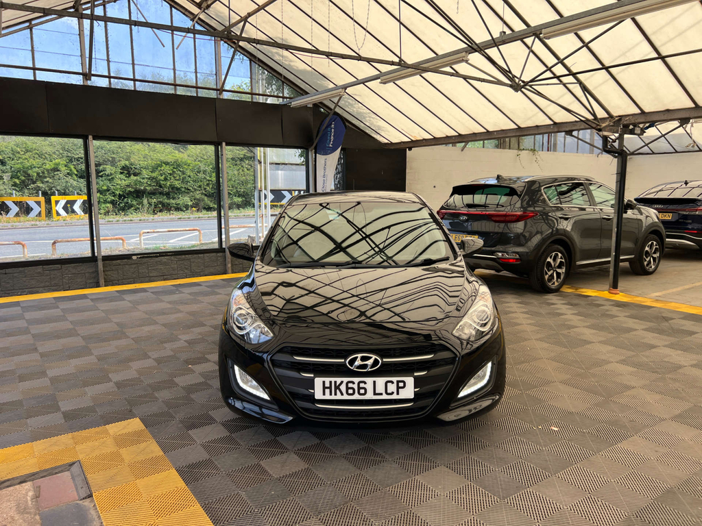 Hyundai I30 Hatchback Black #2