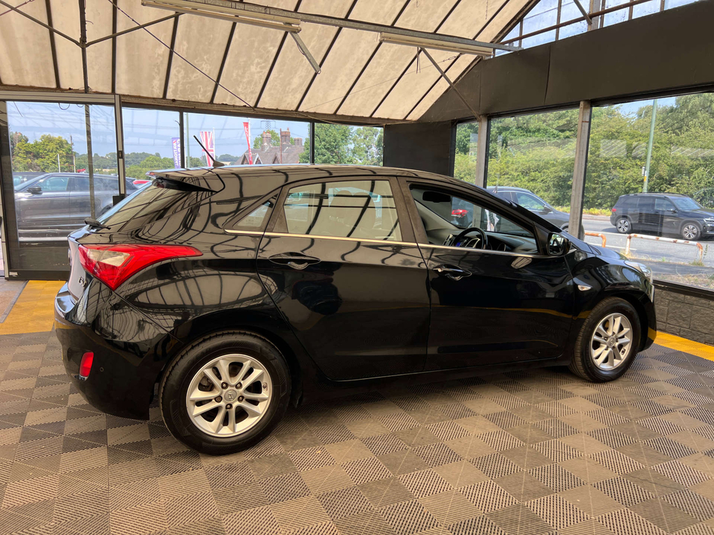 Hyundai I30 Hatchback Black #4