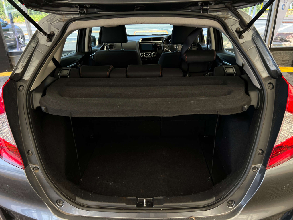 Honda Jazz 1.3 I-vtec S White #16