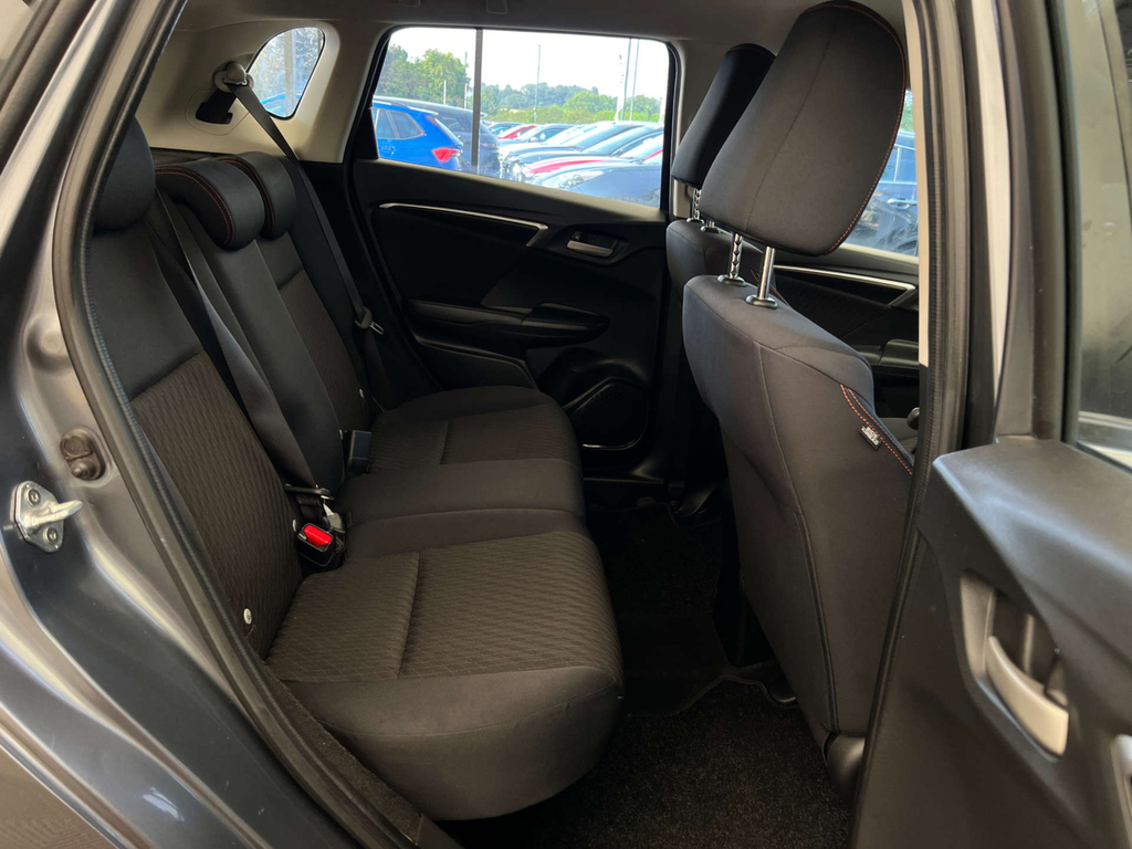Honda Jazz 1.3 I-vtec S White #14
