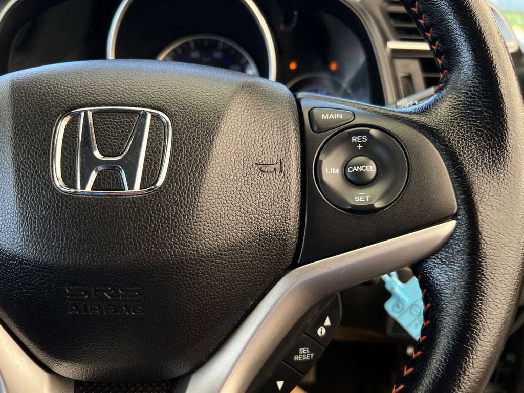 Honda Jazz 1.3 I-vtec S White #9