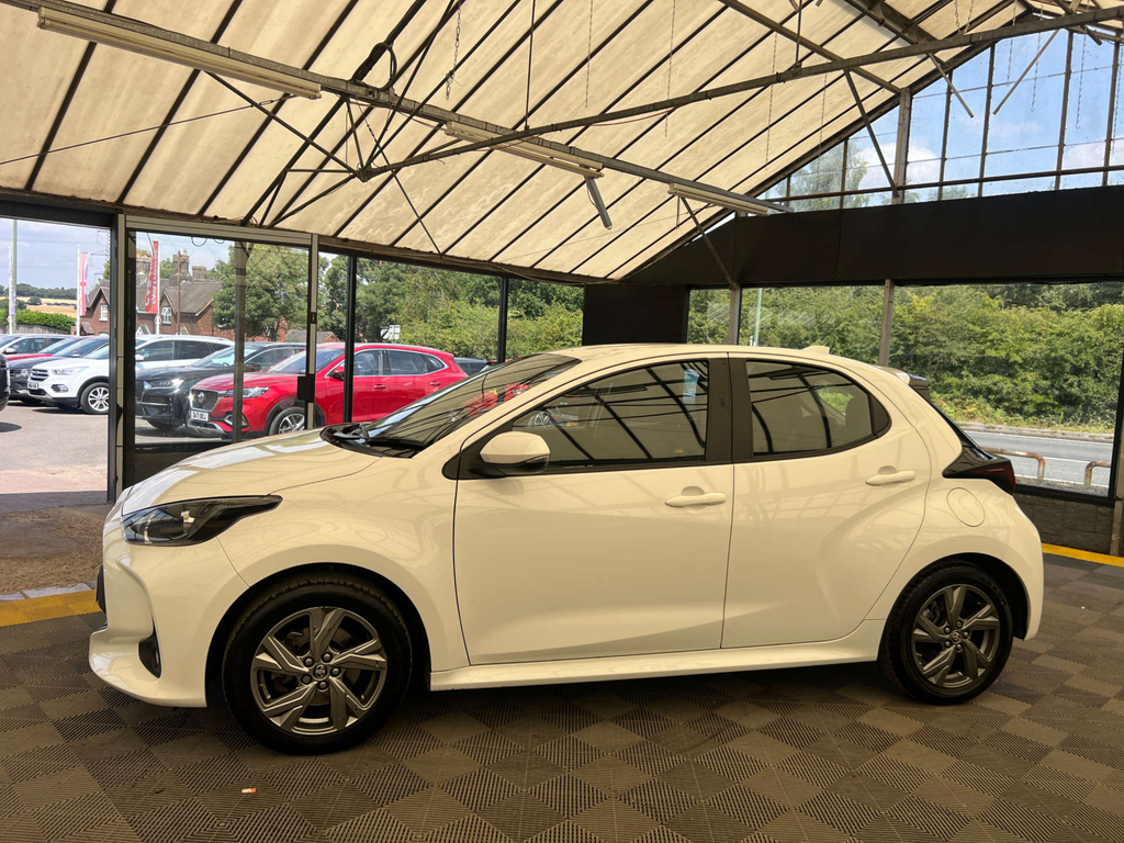 Toyota Yaris Hatchback NV24JBE White #3