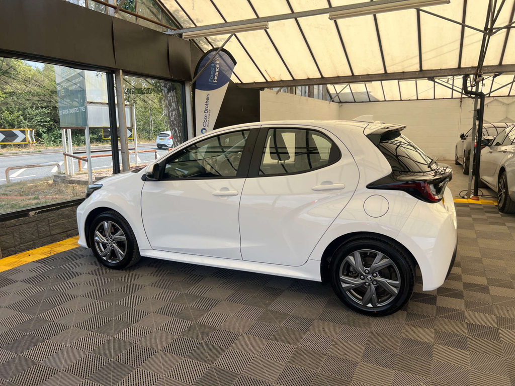 Toyota Yaris Hatchback NV24JBE White #4