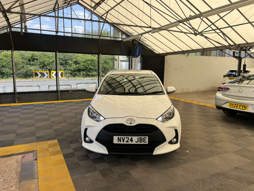 Toyota Yaris Hatchback NV24JBE White #2