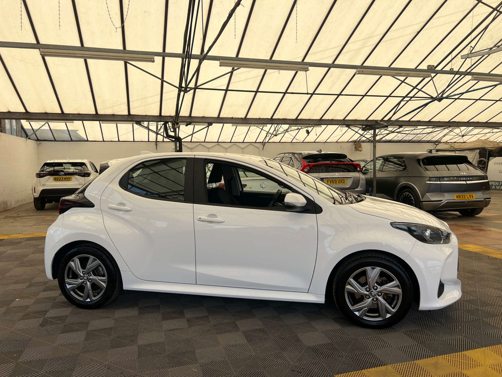 Toyota Yaris Hatchback NV24JBE White