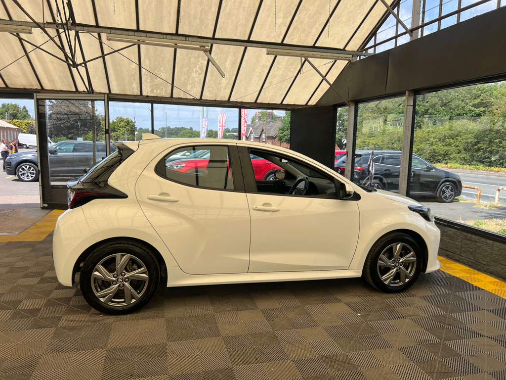 Toyota Yaris Hatchback NV24JBE White #5