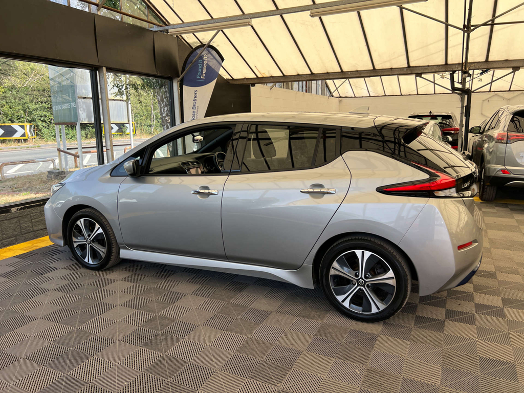 Nissan Leaf Hatchback Silver #4