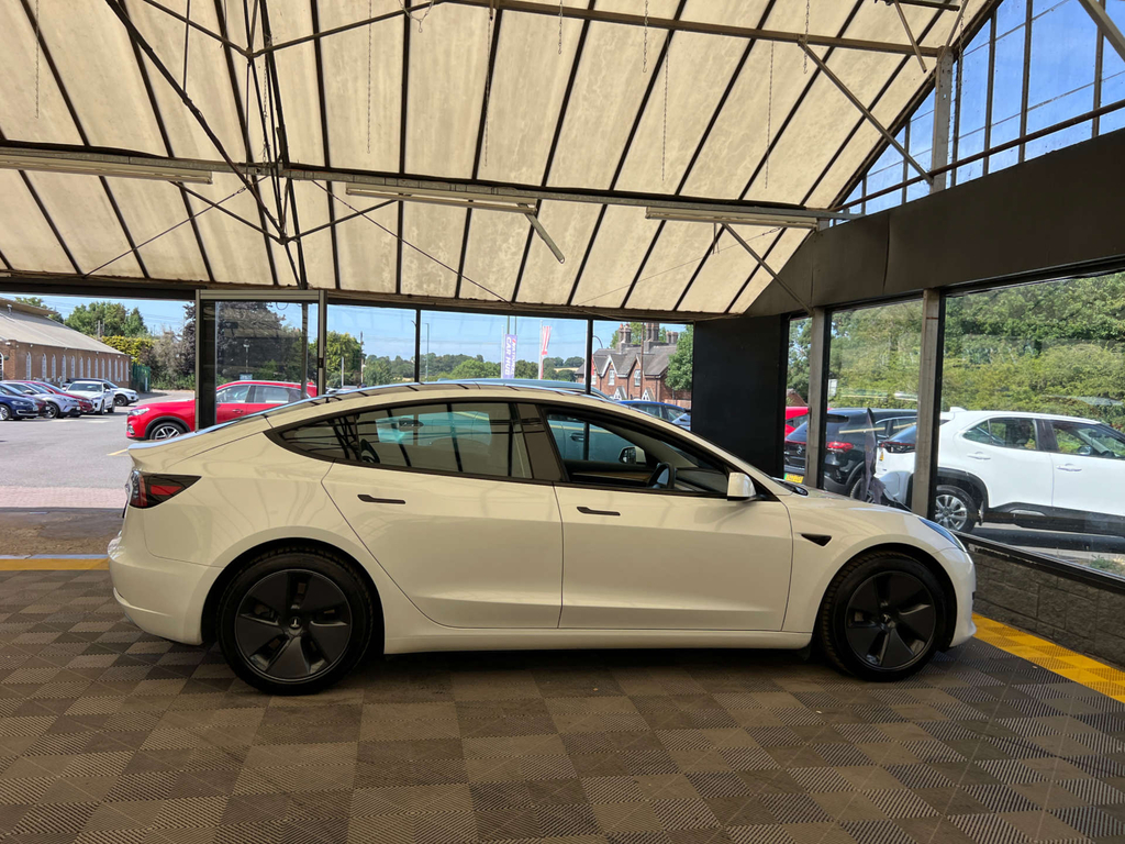 Tesla Model 3 Saloon White #5