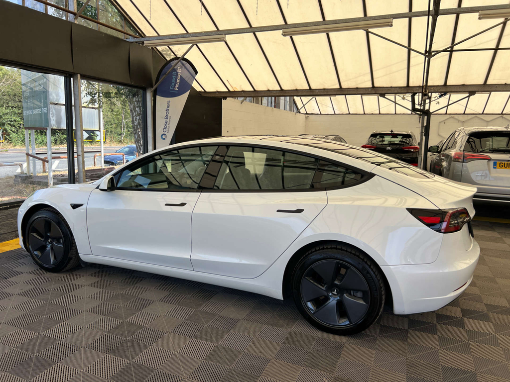 Tesla Model 3 Saloon White #4