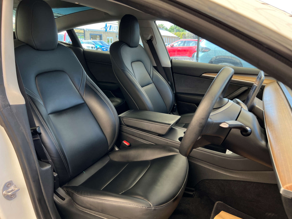 Tesla Model 3 Saloon White #6