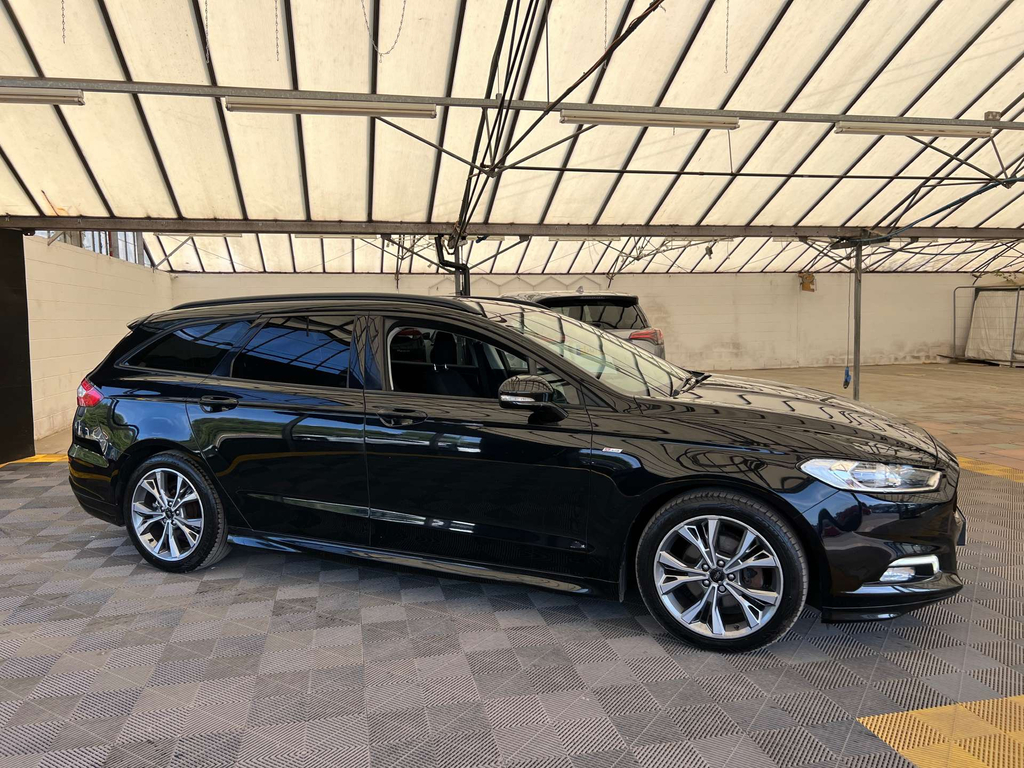 Ford Mondeo Estate Black