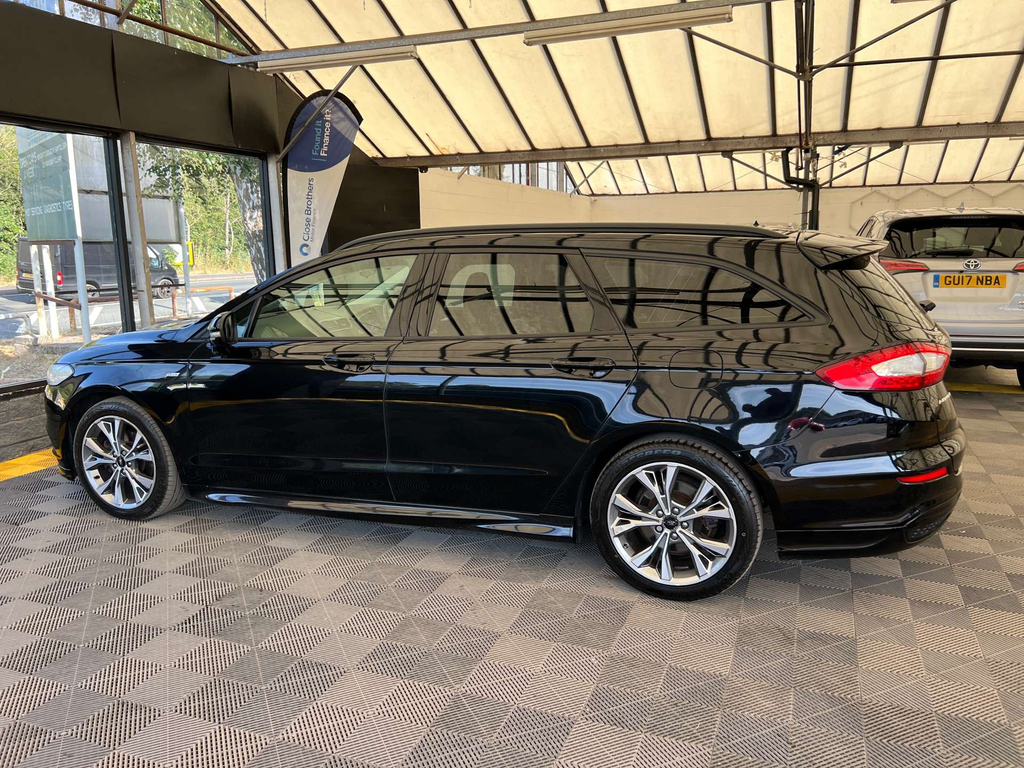 Ford Mondeo Estate Black #4
