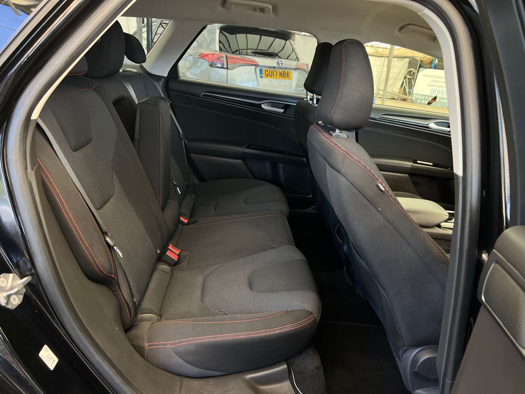 Ford Mondeo 2.0L Vignale Tdci 177 Bhp White #17